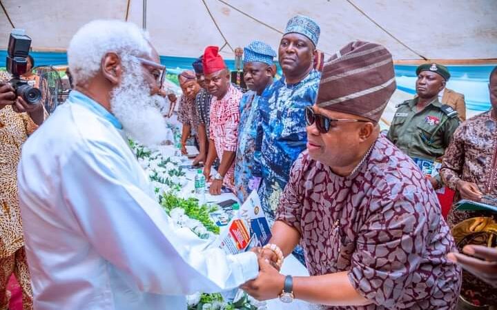 GOVERNOR ADELEKE GREETS DR. FAROUNBI AT 80