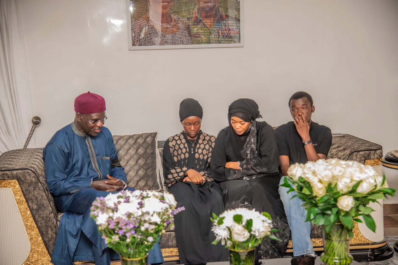 FORMER COAS LT GEN TY BURATAI CFR LEADS DIGNITARIES TO PAY RESPECTS TO THE FAMILY OF THE LATE LT GEN TA LAGBAJA AT NIGER BARRACKS